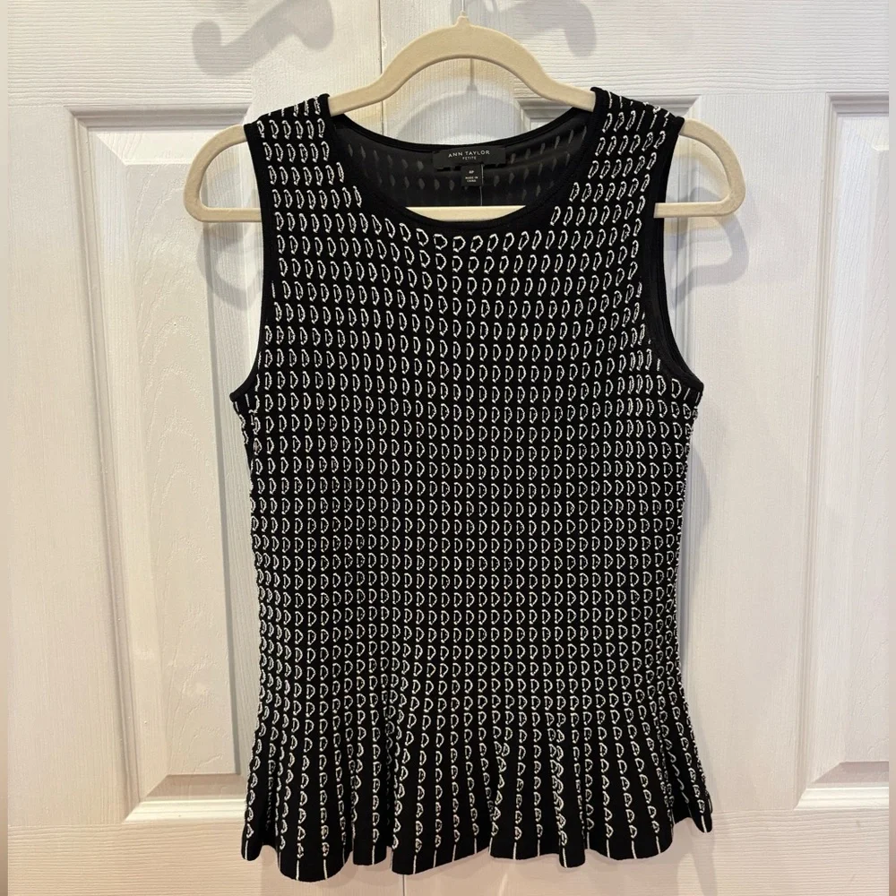 Ann Taylor Petite Black and White Patterned Sleeveless Peplum Top - Picture 2 of 6